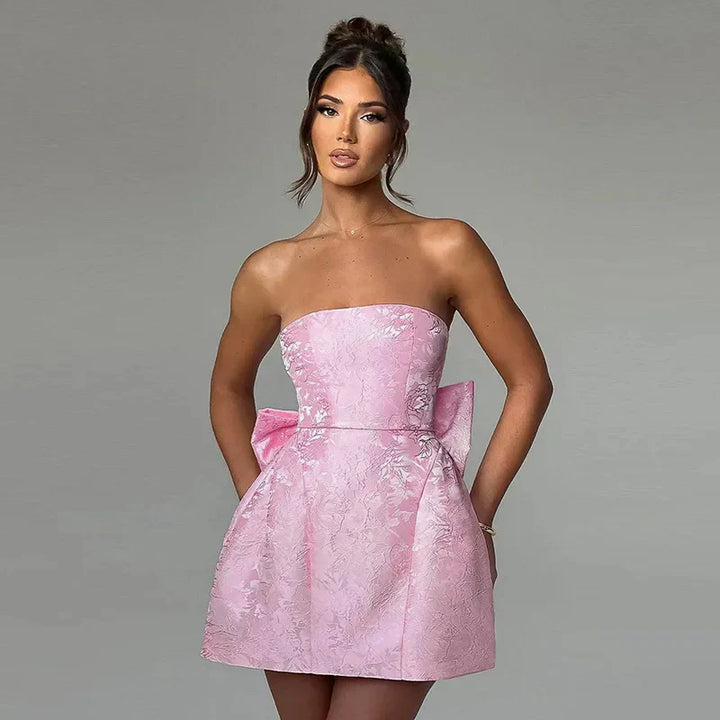 LuxeCharm – Elegante abito con scollo all’americana per la sera
