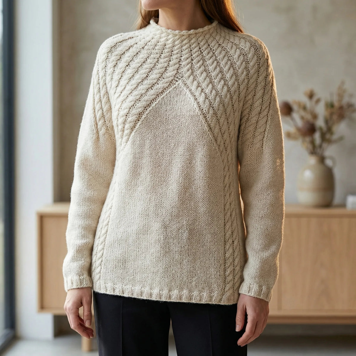 Maglione da donna a girocollo con texture a trecce