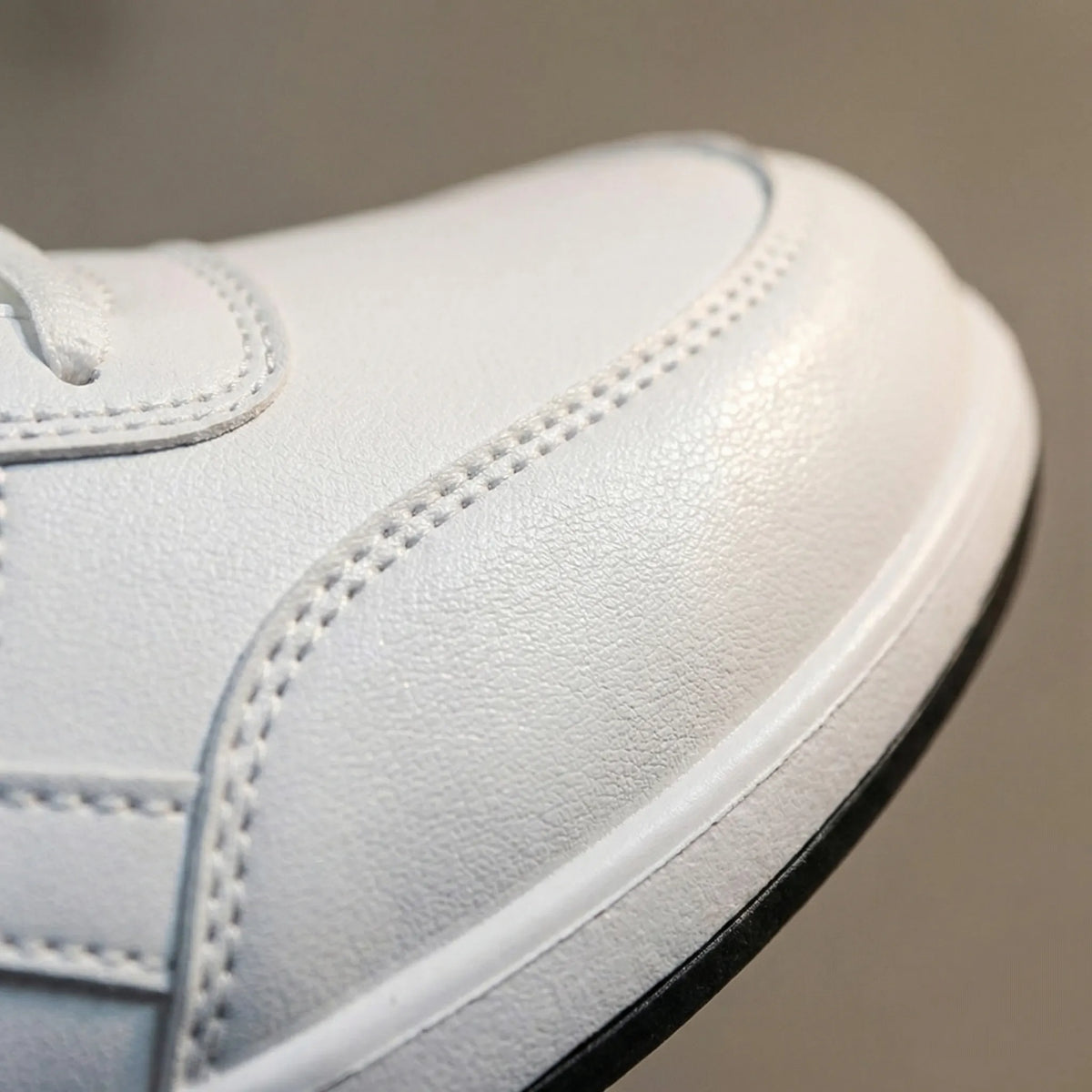 Sneakers basse con lacci e fodera traspirante per uso quotidiano