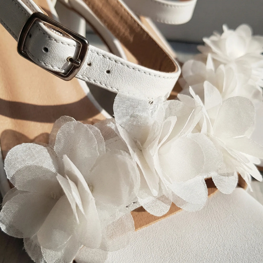 Blosselle - Sandalo con tacco a blocco e dettaglio floreale sulla punta