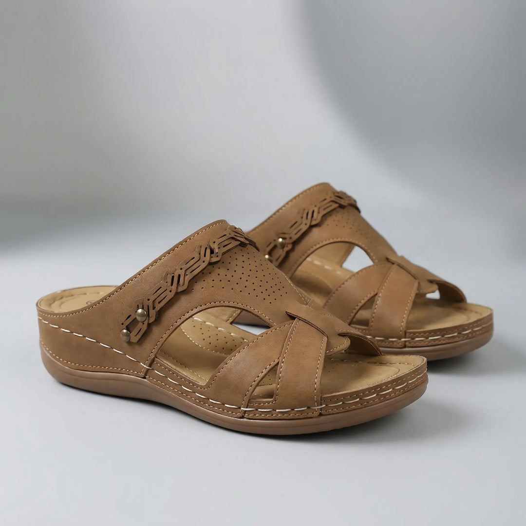 Boharva - Sandalo slip-on con zeppa stile bohémien