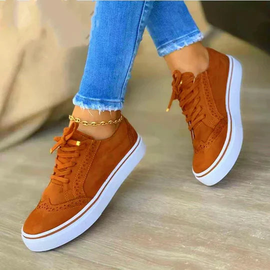 Sneakers stringate con plantare ergonomico da donna