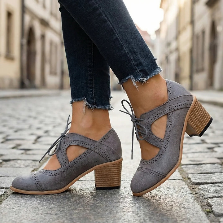 Broquella - Stivaletto brogue con tacco a blocco e allacciatura