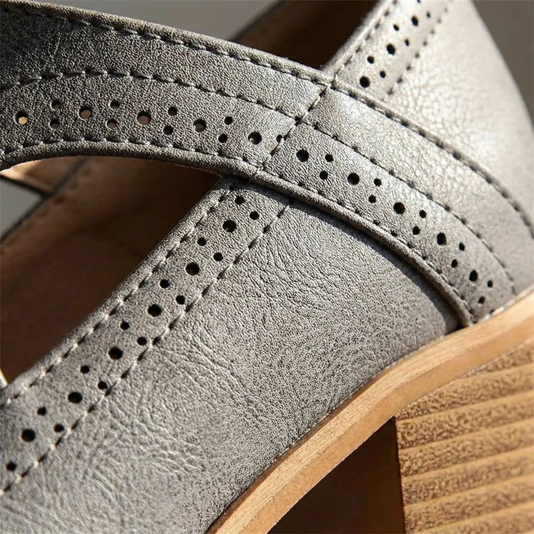 Broquella - Stivaletto brogue con tacco a blocco e allacciatura