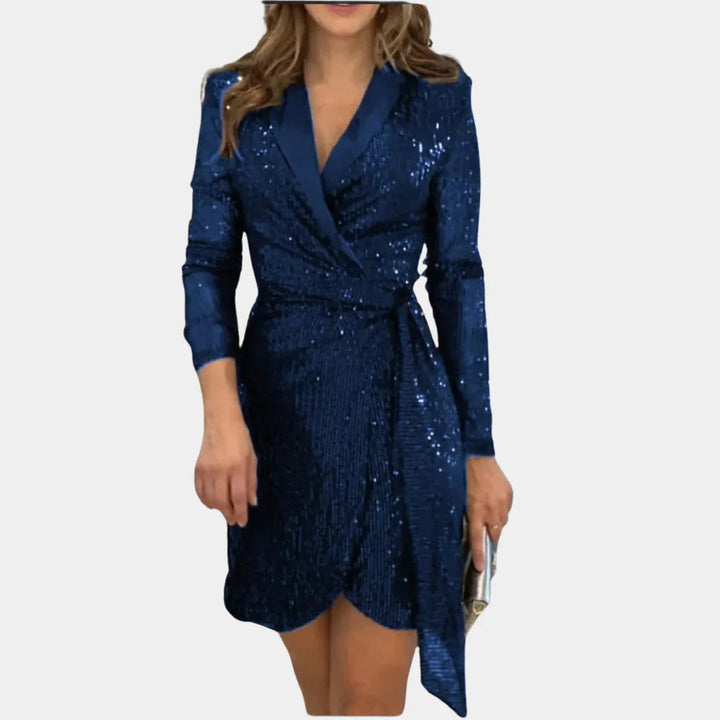 Elegante abito con giacca da donna: raffinatezza chic con un tocco glamour