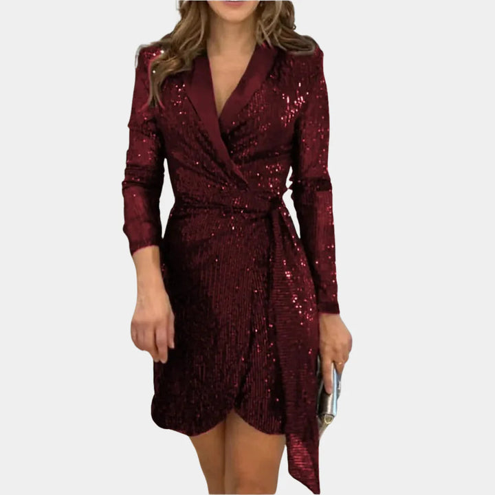Elegante abito con giacca da donna: raffinatezza chic con un tocco glamour