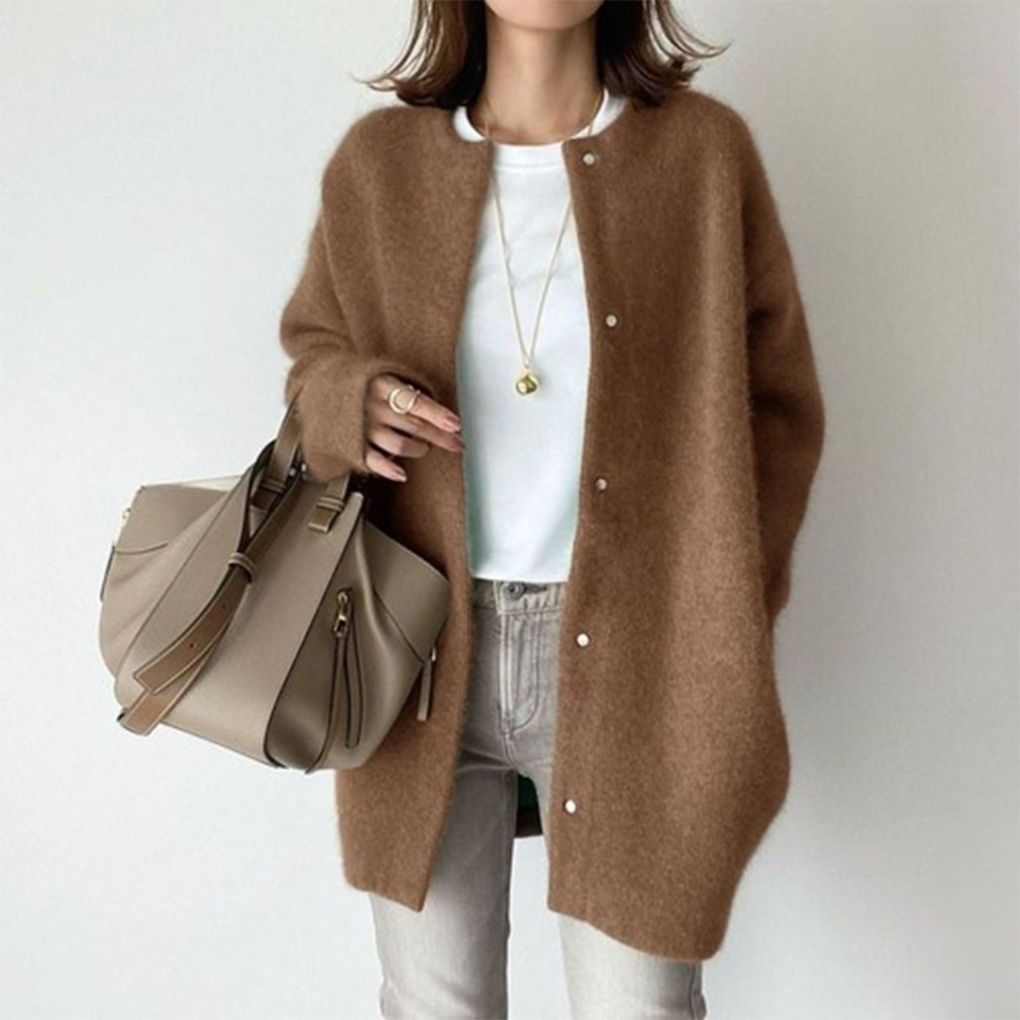 Cardigan Rifinito con Stile