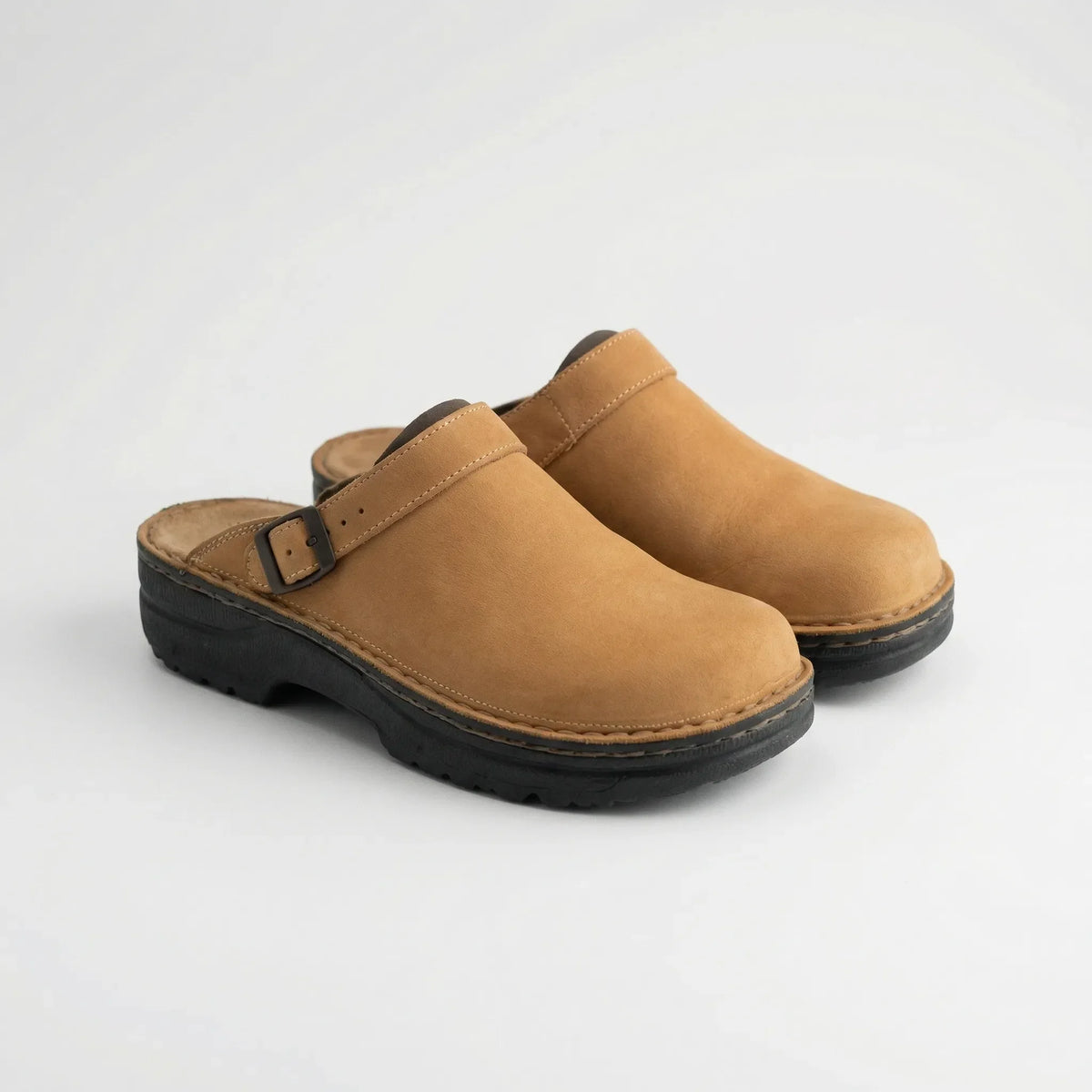 Zoccoli slip-on da uomo con suola sagomata e supporto plantare