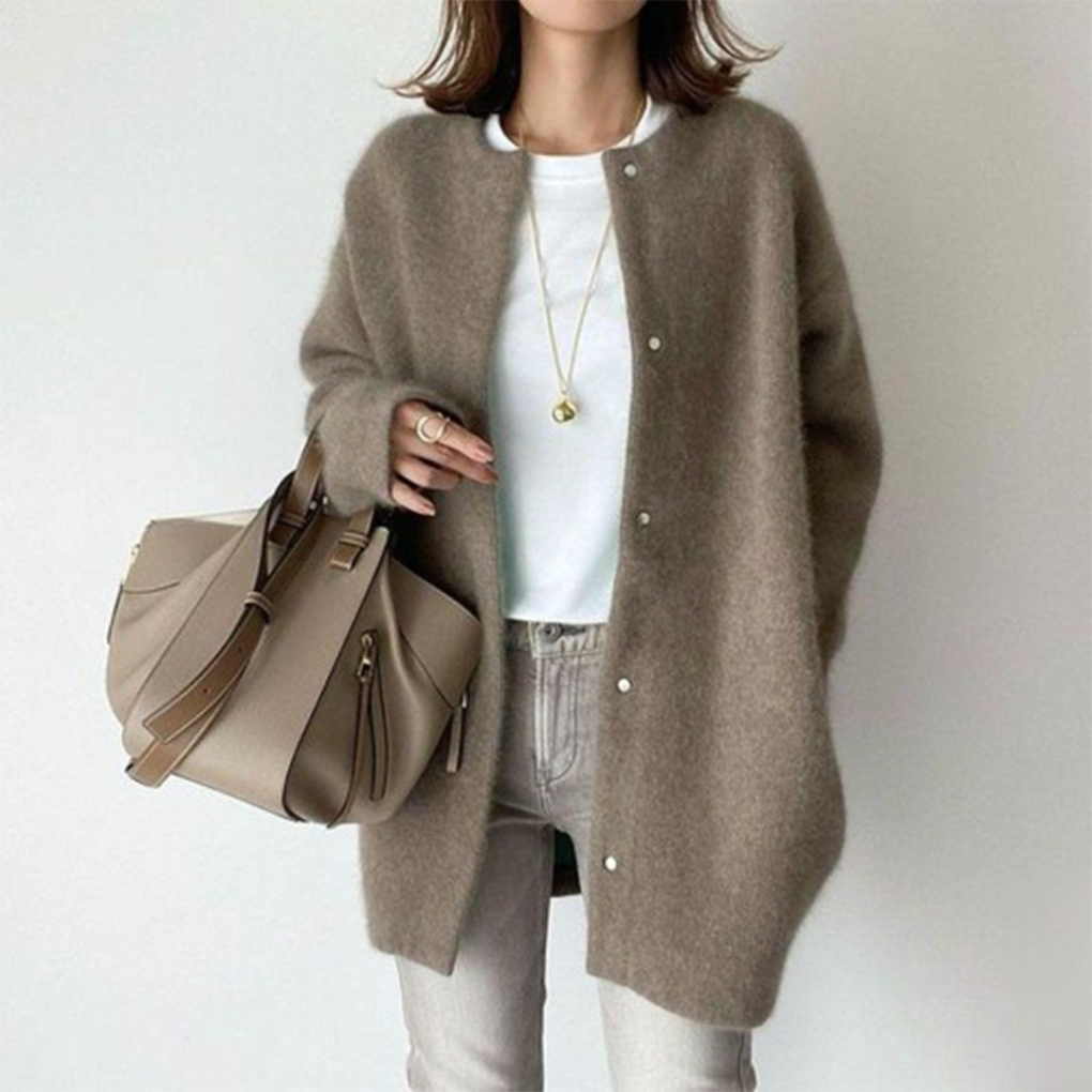 Cardigan Rifinito con Stile