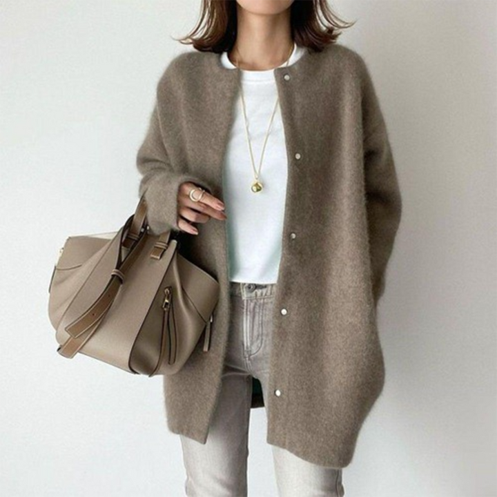 Cardigan Rifinito con Stile