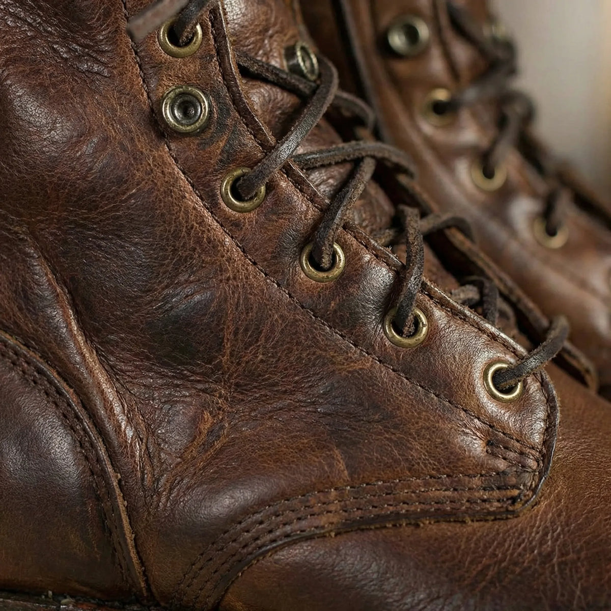 Stivale Combat Mid-Calf con Lacci