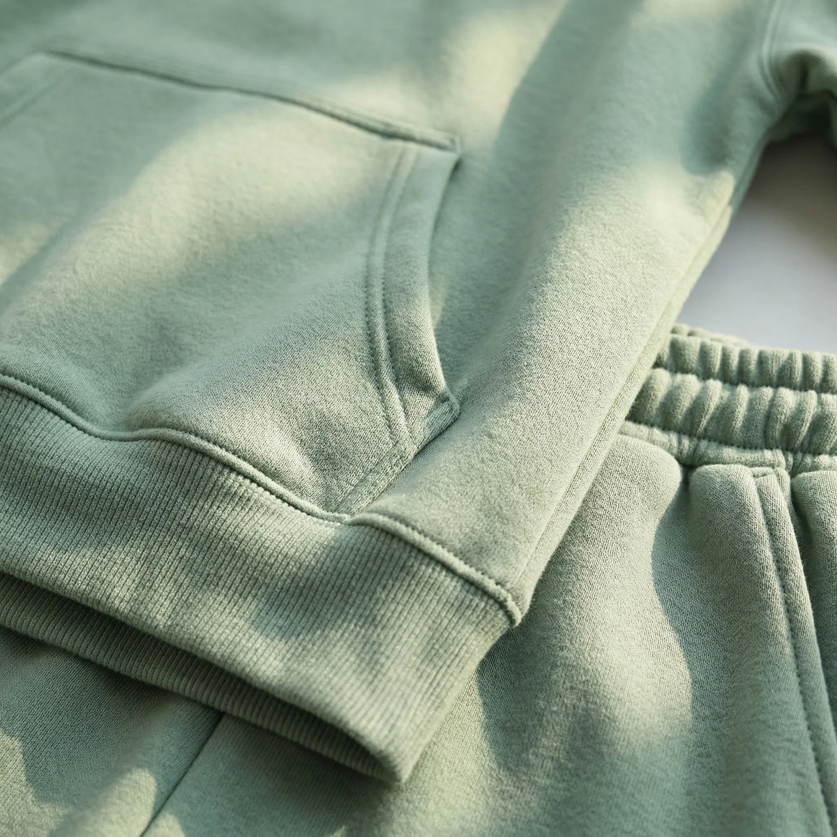 Felpa con Cappuccio e Set Jogger