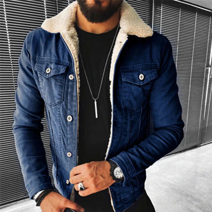 Giacca in denim intramontabile con vestibilità classica e stile urbano