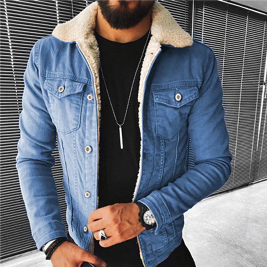Giacca in denim intramontabile con vestibilità classica e stile urbano