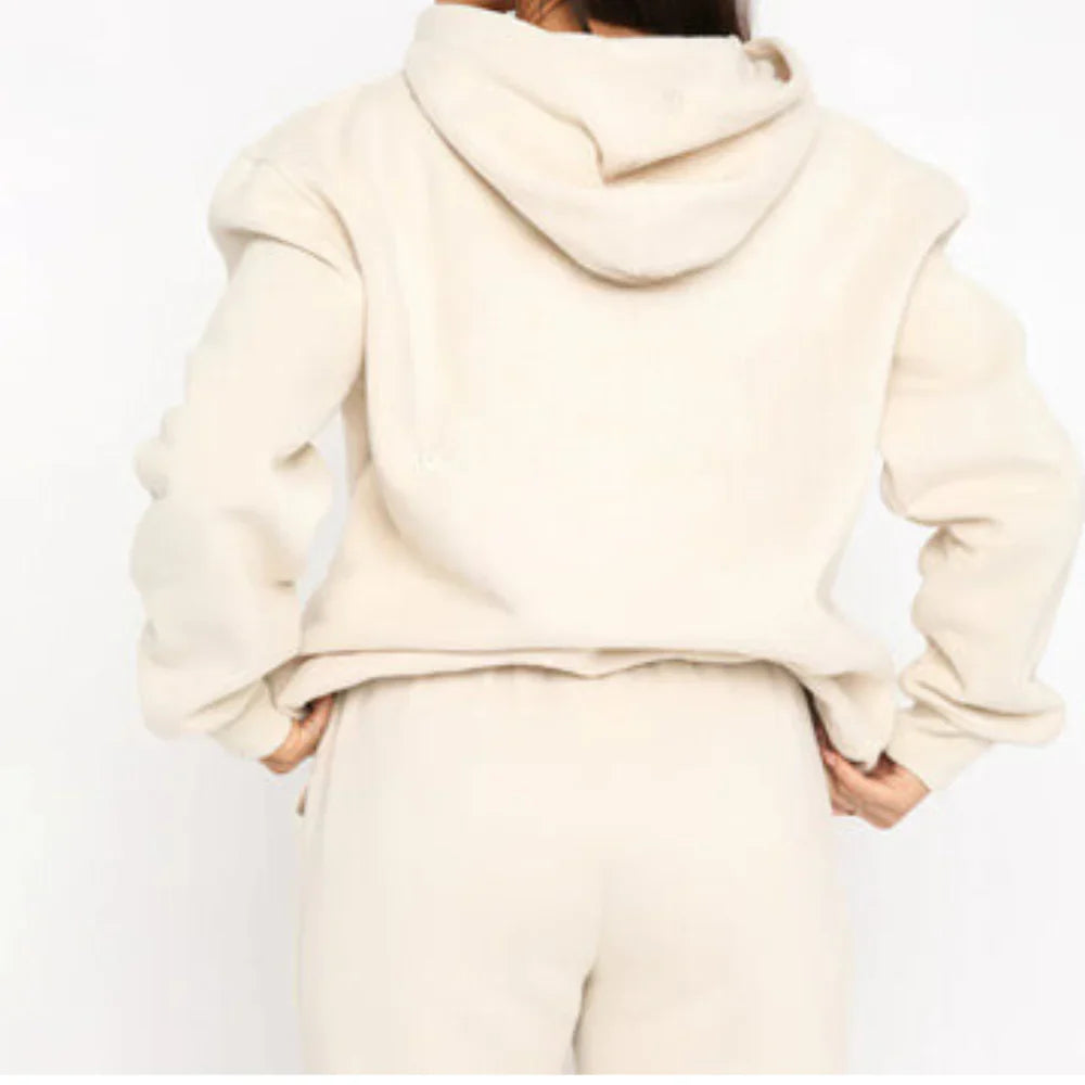 Tuta con felpa con cappuccio e pantaloni jogger