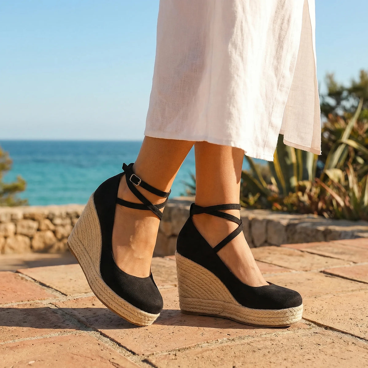 Espadrillas con zeppa e cinturino alla caviglia incrociato