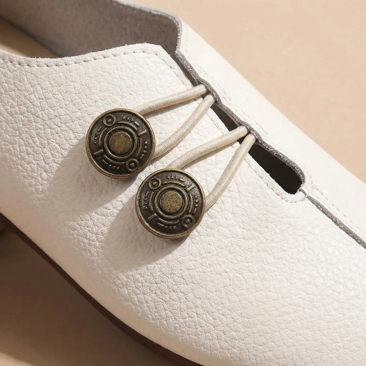 Mocassino piatto con punta arrotondata, modello slip-on