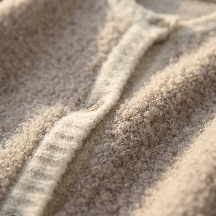 Fluzzle - Cardigan in maglia soffice con abbottonatura frontale