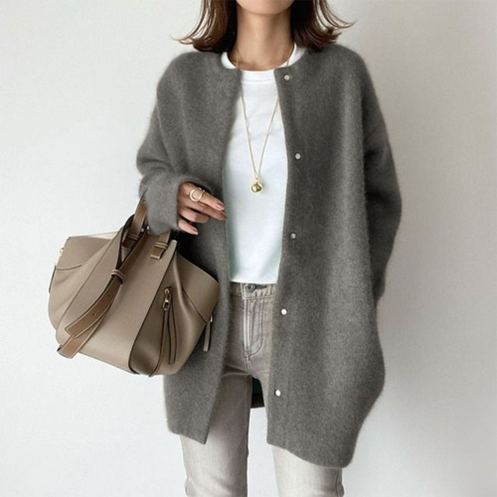 Cardigan Rifinito con Stile