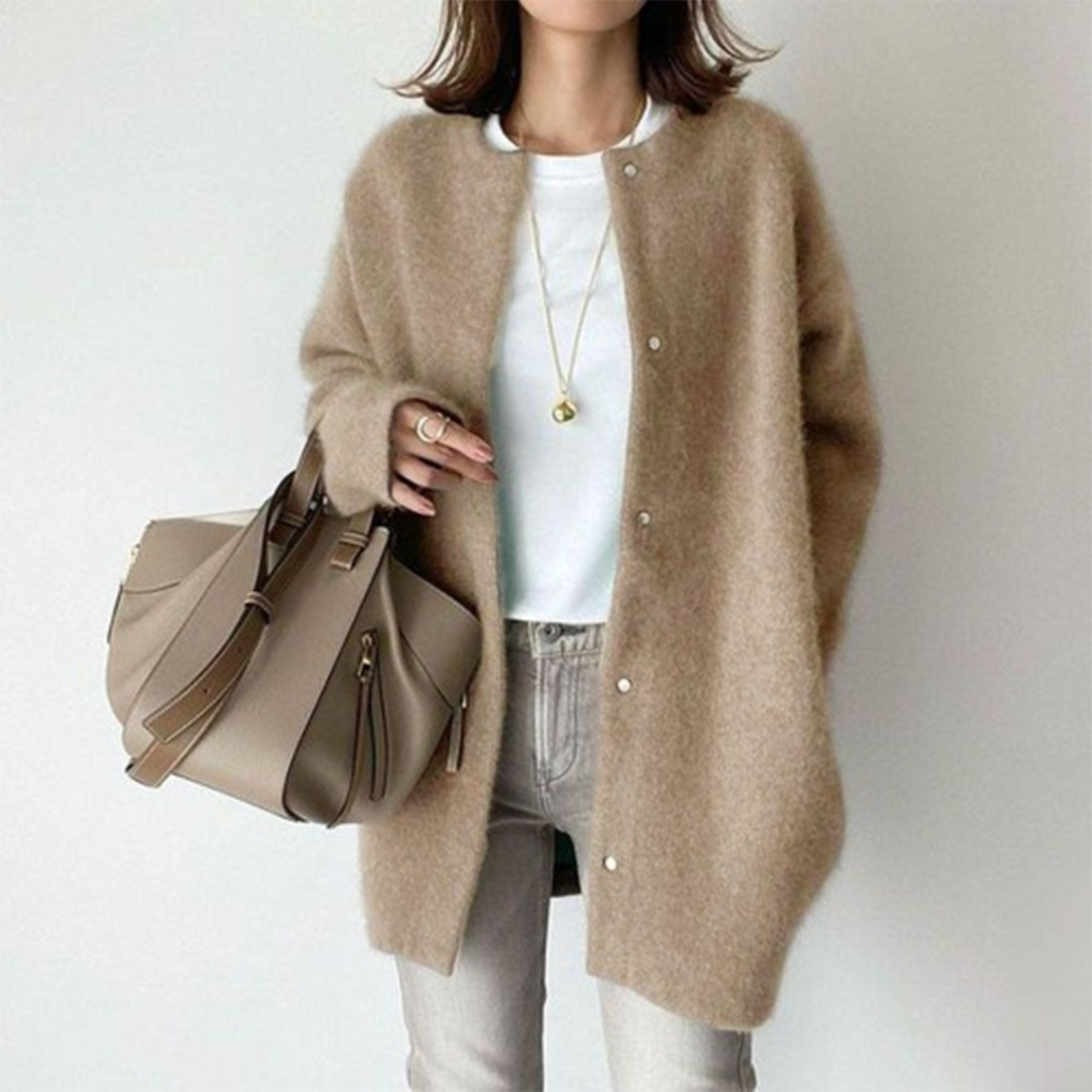 Cardigan Rifinito con Stile