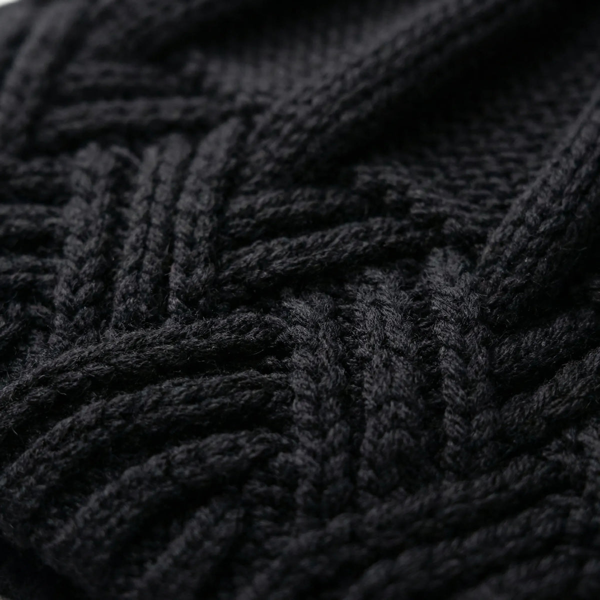 Cappello in Maglia a Coste con Ribattitura