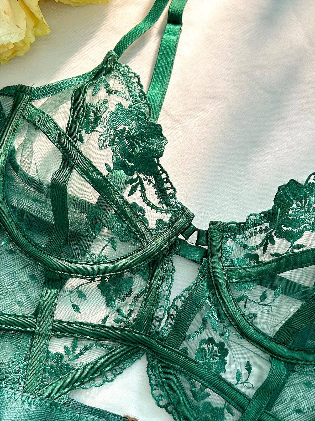 Body in pizzo verde con ferretto da donna