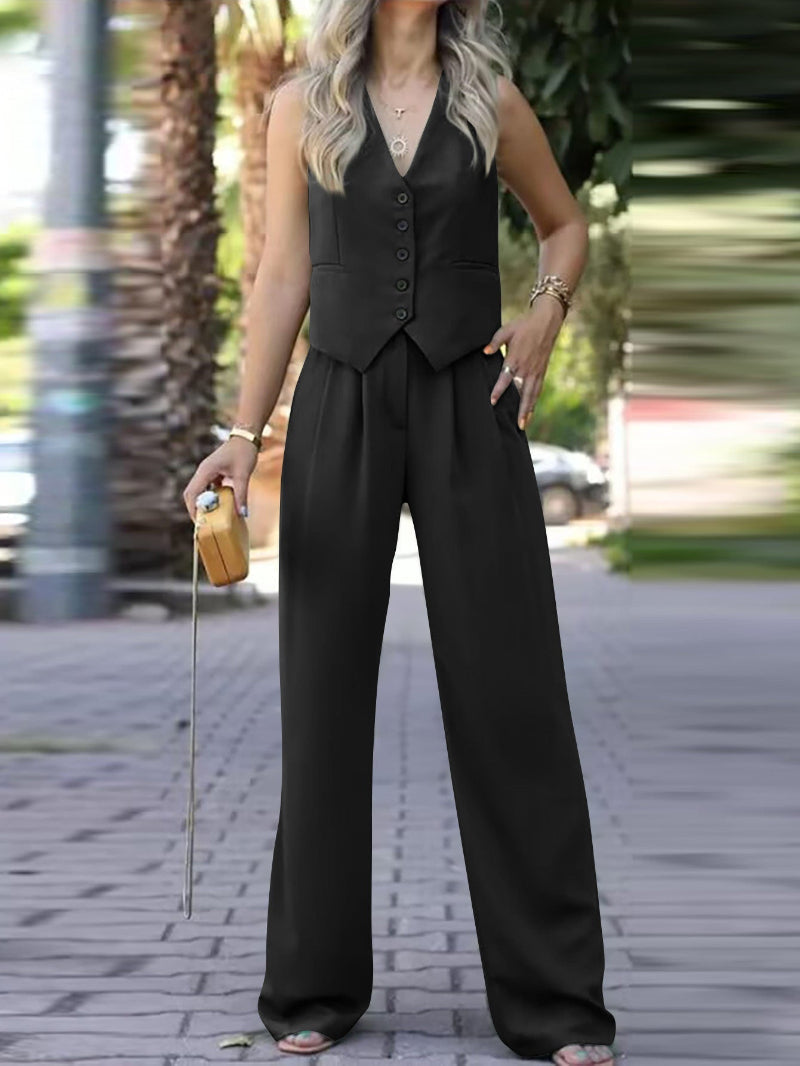 Completo con blazer smanicato e pantaloni slim da donna