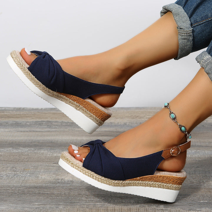 Sandali con zeppa e punta aperta alla moda per donna: valorizza il tuo stile estivo con comfort ed eleganza