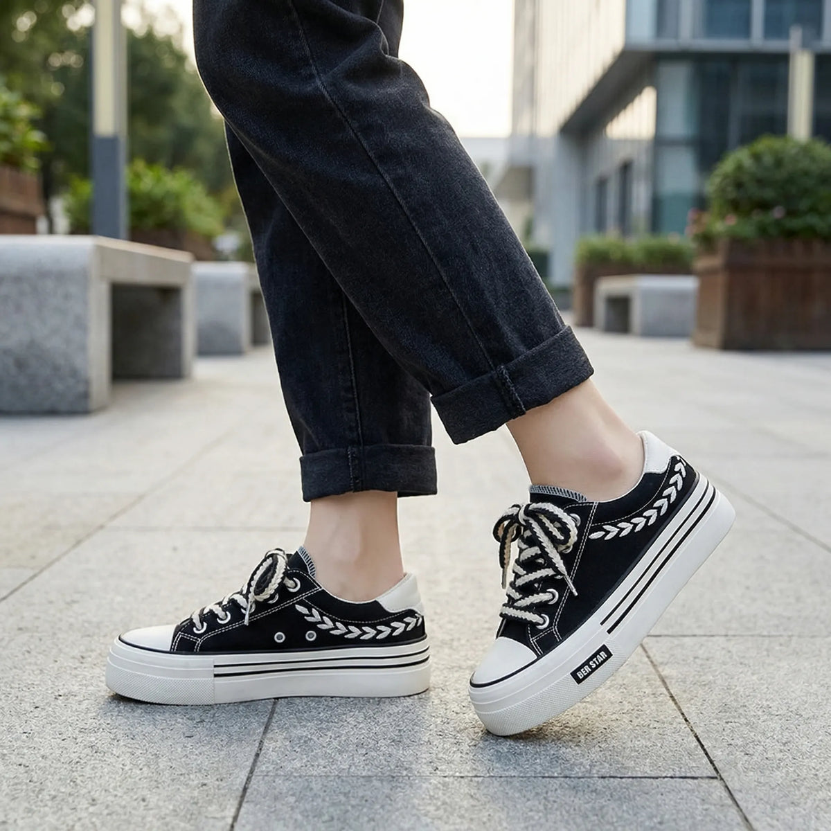 Sneaker con Lacci e Suola Spessa per Donne