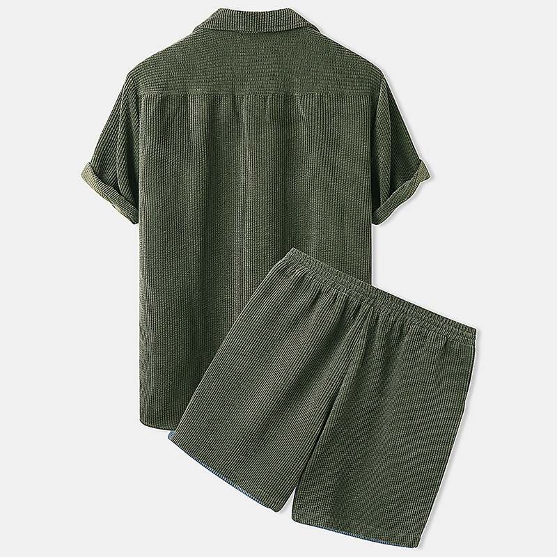 Set di abbigliamento estivo a coste per uomo: stile disinvolto e comfort per le giornate calde