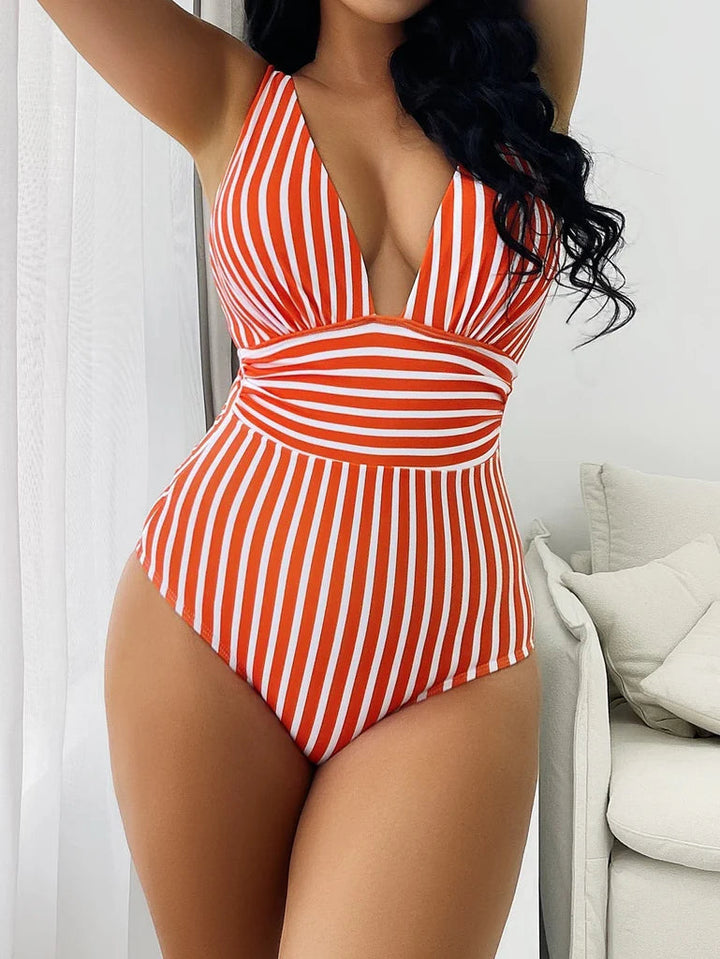 Costume da bagno a righe: eleganza senza tempo con una vestibilità che valorizza la figura