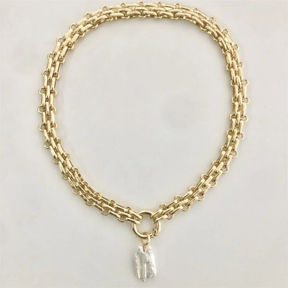 Collana con perla d’acqua dolce barocca e catena in oro e argento