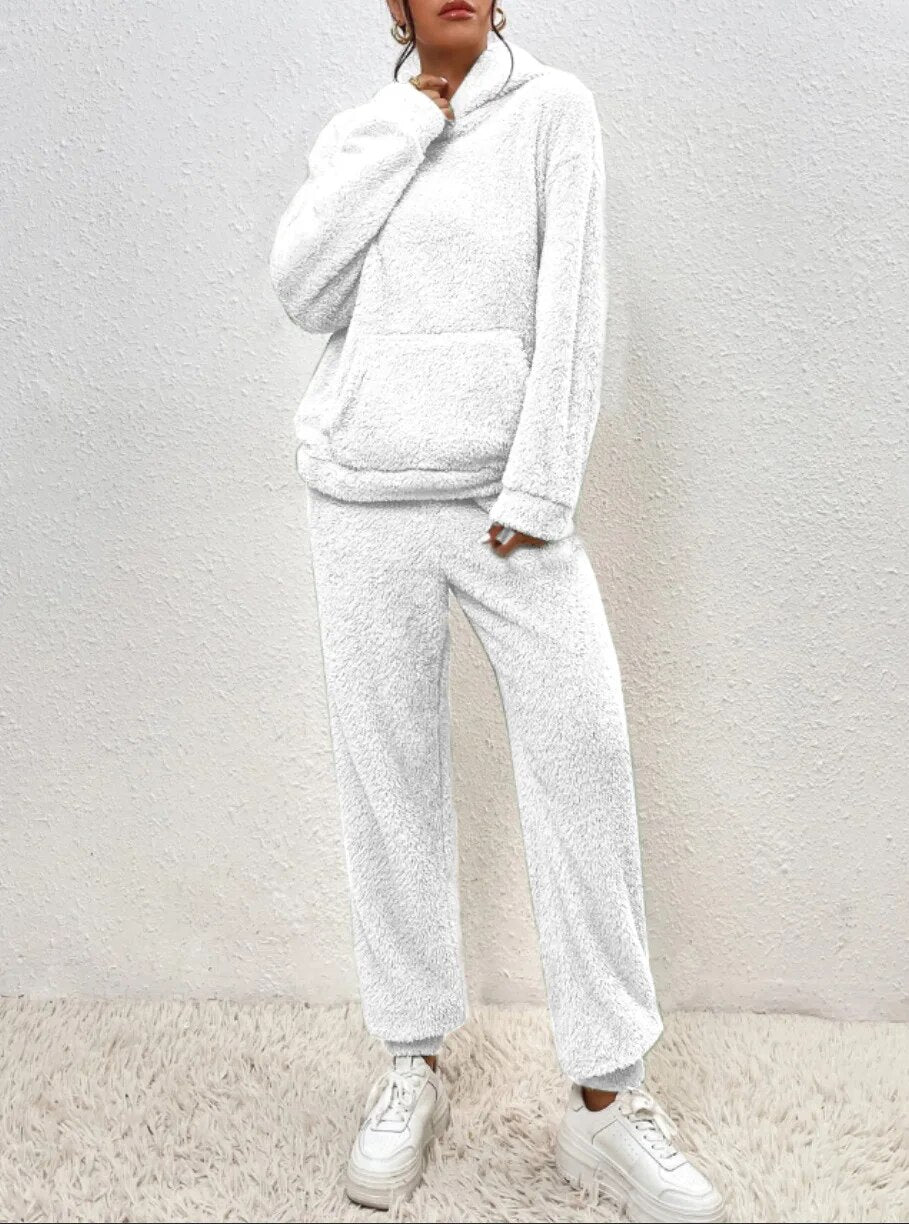 Tuta da casa con cappuccio in peluche ultra confortevole: eleganza avvolgente per momenti di relax