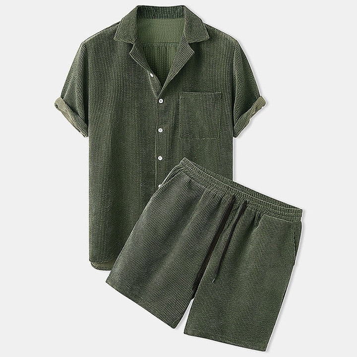 Set di abbigliamento estivo a coste per uomo: stile disinvolto e comfort per le giornate calde