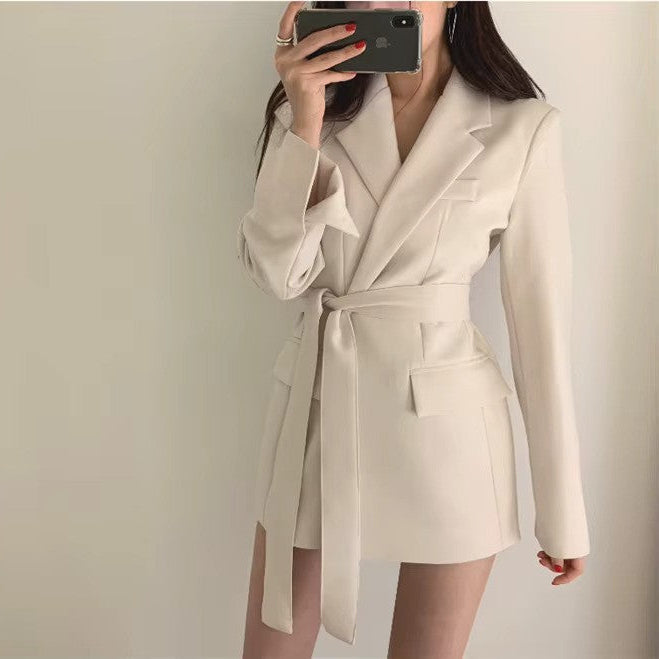 Giacca da donna con cintura – Struttura elegante e stile versatile