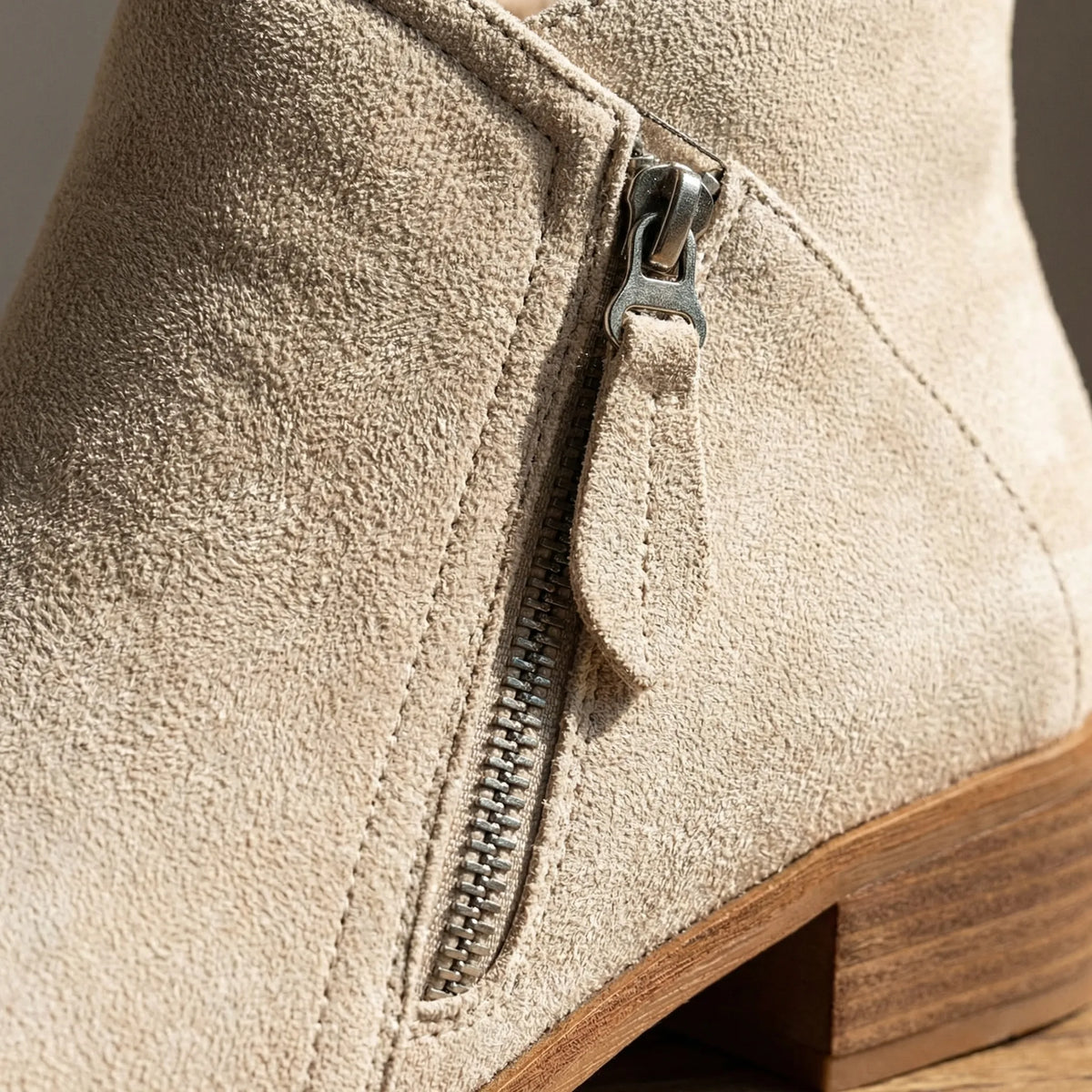 Stivaletto con tacco basso