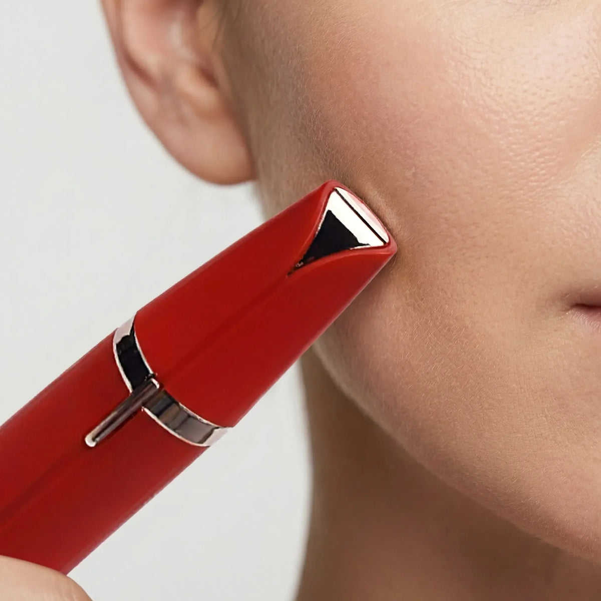 Rasoio elettrico viso da donna compatto con luce integrata