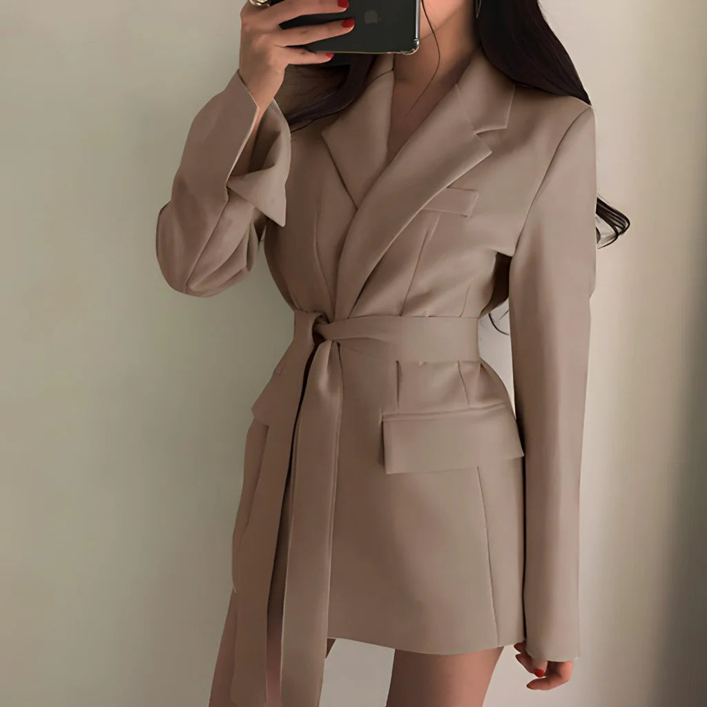 Giacca da donna con cintura – Struttura elegante e stile versatile