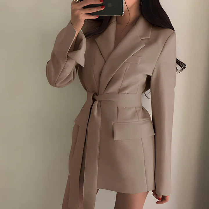 Giacca da donna con cintura – Struttura elegante e stile versatile