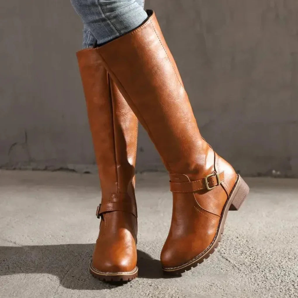 Stivali eleganti in pelle con zip laterale da donna