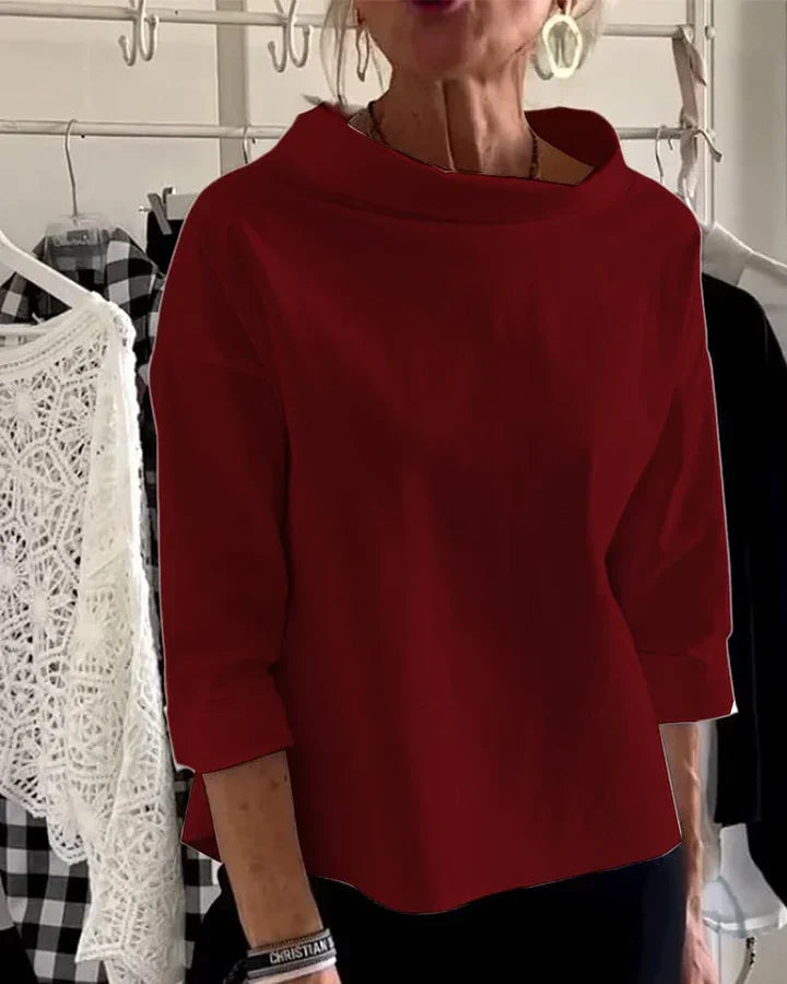 Top casual con risvolti larghi e mezzo collo alto per un look elegante