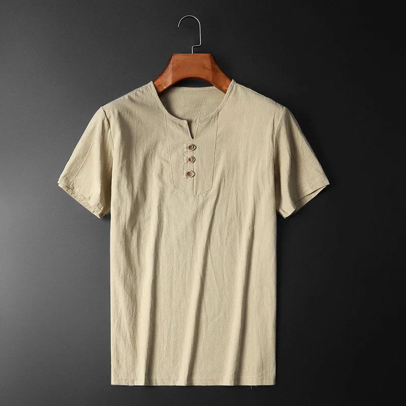 T-shirt in misto cotone e lino con scollo a V e bottoni da uomo