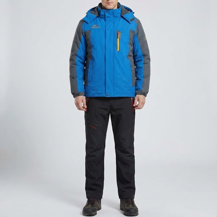 Set di Giacca e Pantaloni Outdoor Isolati con Cappuccio