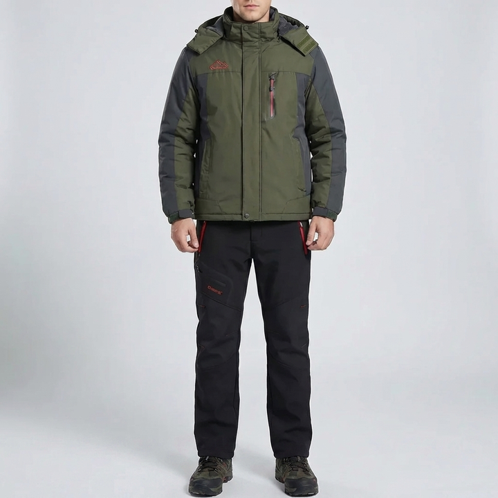 Set di Giacca e Pantaloni Outdoor Isolati con Cappuccio
