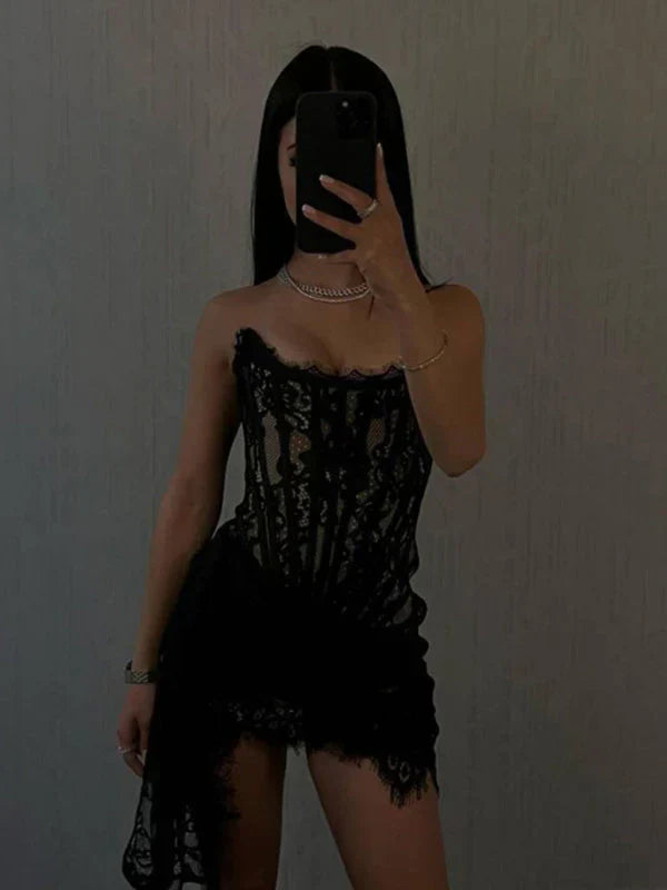 Miniabito a corsetto in pizzo Freya — Dove l’eleganza incontra il fascino
