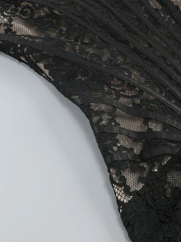 Miniabito a corsetto in pizzo Freya — Dove l’eleganza incontra il fascino