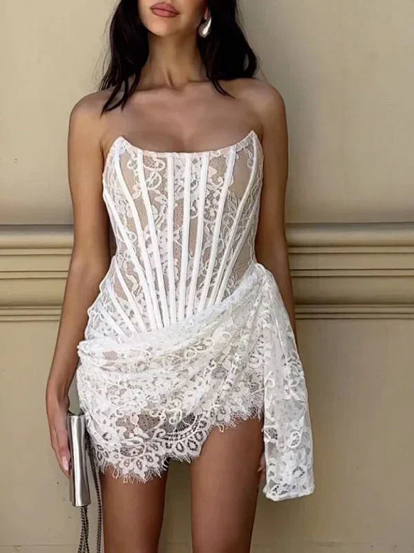 Miniabito a corsetto in pizzo Freya — Dove l’eleganza incontra il fascino
