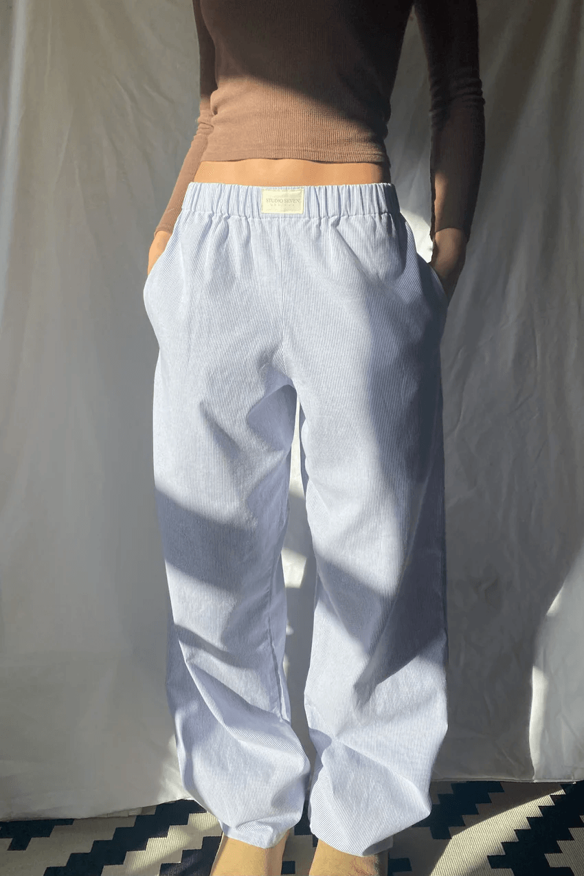 Pantaloni comodi e leggeri con elastico in vita da donna