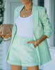 Set chic con blazer e pantaloncini da donna